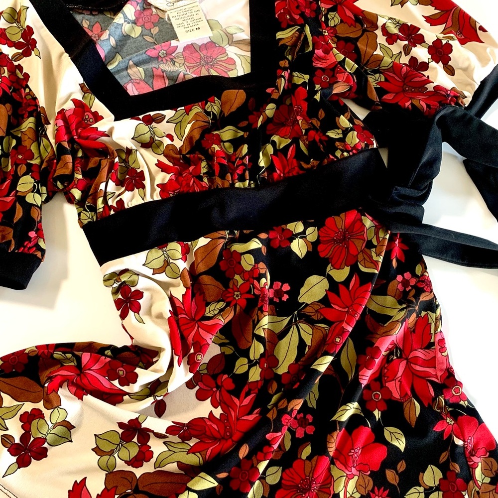 Short Sleeve Country Rose Floral on Cream & Black Speechless Top